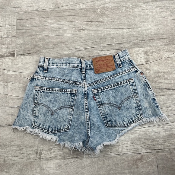 Levi’s Women’s 550 High Rise Cutoffs Shorts Size: 10 Color: Blue Acid Wash - Picture 5 of 9